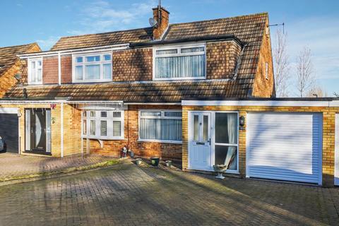 4 bedroom semi-detached house for sale, Beechings Way, Rainham,