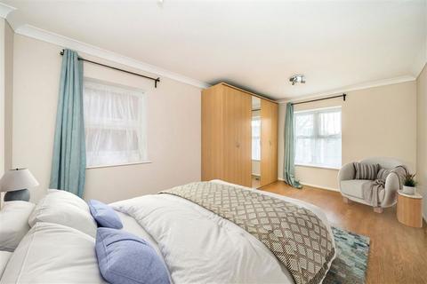 1 bedroom flat to rent, Devonshire Court, London SW12