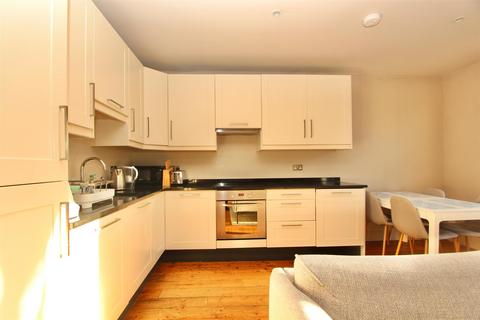 2 bedroom apartment to rent, Balfour Road, London N5