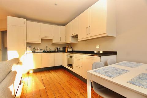 2 bedroom apartment to rent, Balfour Road, London N5