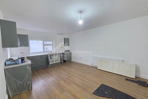 4 bedroom terraced house for sale, South Street, Dewsbury
