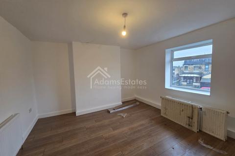 4 bedroom terraced house for sale, South Street, Dewsbury