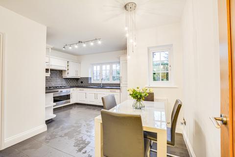 4 bedroom detached house to rent, Orchard Avenue, Manchester, M28