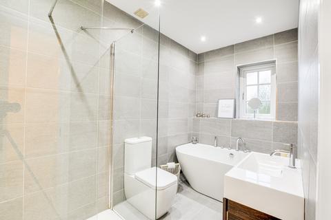 4 bedroom detached house to rent, Orchard Avenue, Manchester, M28