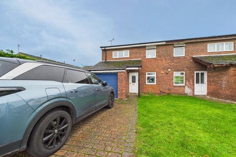 undefined, Albury Gardens, Calcot, Reading, Berkshire, RG31