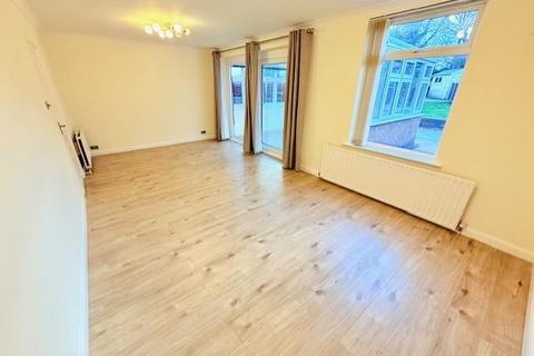 3 bedroom house to rent, Churchill Road, Lichfield