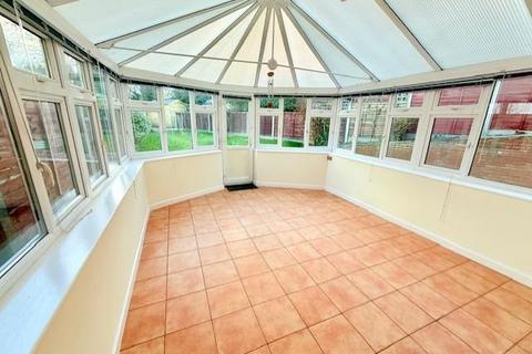 3 bedroom house to rent, Churchill Road, Lichfield