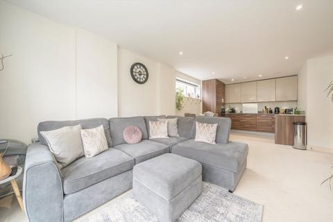 2 bedroom flat to rent, Bromyard Avenue, London W3