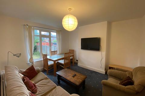4 bedroom semi-detached house to rent, Brentbridge Road, Manchester, M14