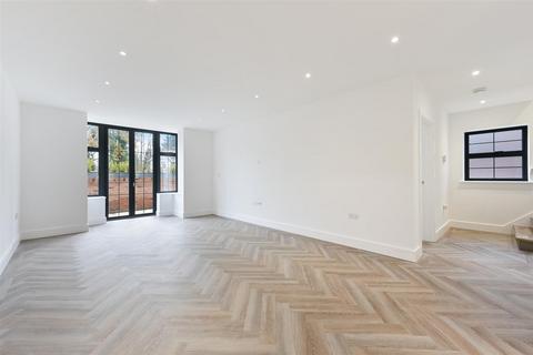 2 bedroom apartment to rent, Howell Hill, Cheam Road, Sutton