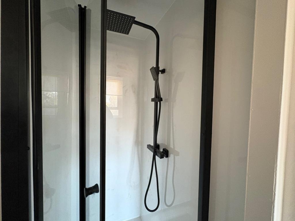 Shower room 3