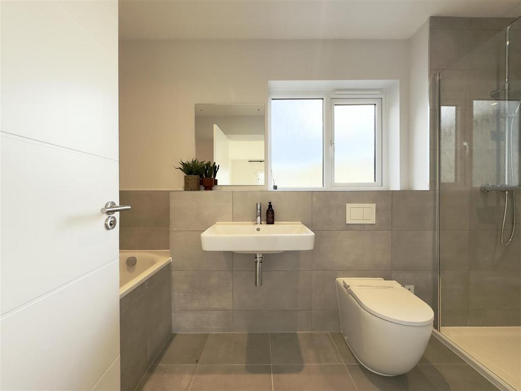 En-suite bathroom