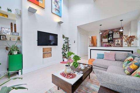 2 bedroom flat for sale, Grantham Road, Chiswick, London, W4