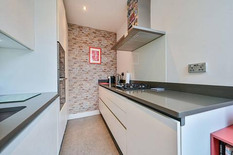 2 bedroom flat for sale, Grantham Road, Chiswick, London, W4