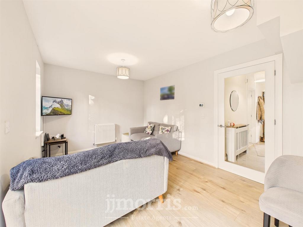 CAM05297 G0-PR0128-STILL012.jpg