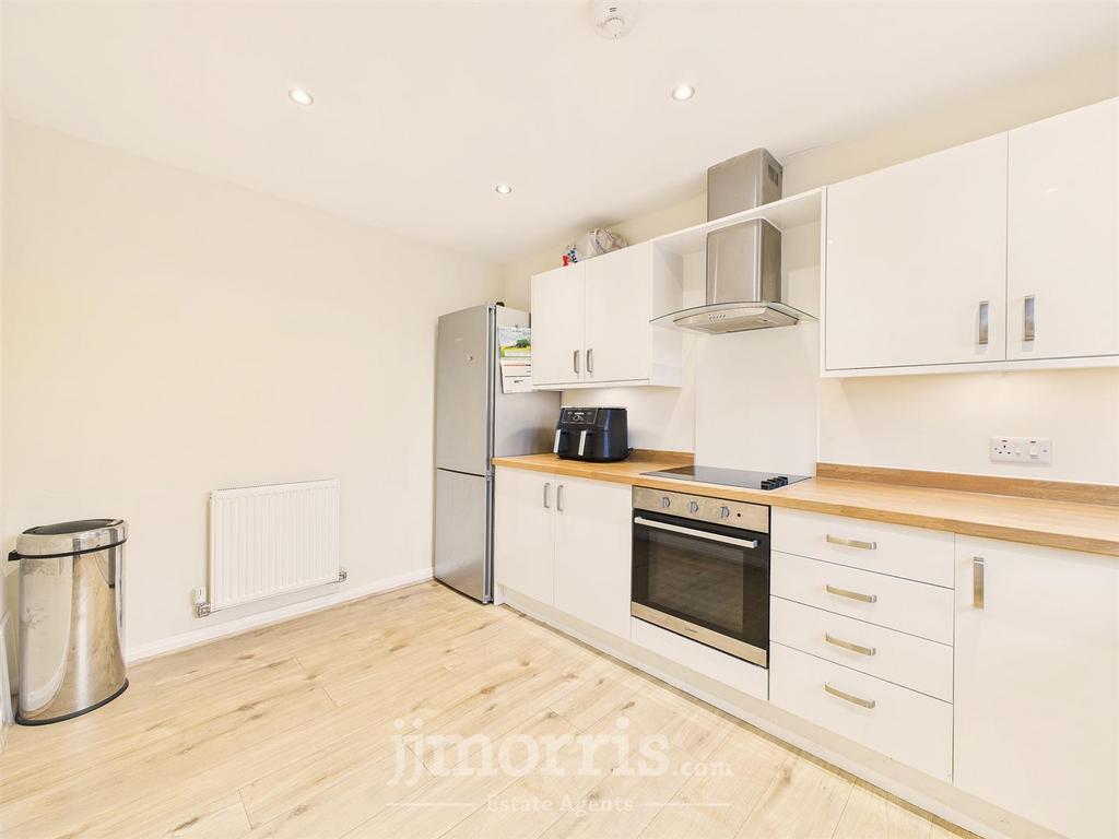 CAM05297 G0-PR0128-STILL008.jpg