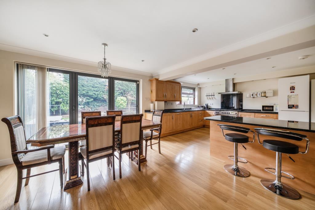 Kitchen/Dining Area