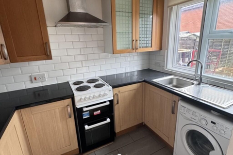 3 bedroom end of terrace house to rent, Heathlands Way, Hounslow TW4
