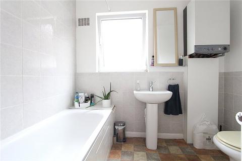 1 bedroom apartment to rent, Old Woking Road, Surrey KT14