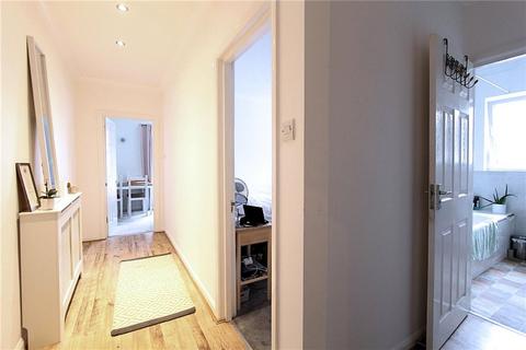 1 bedroom apartment to rent, Old Woking Road, Surrey KT14