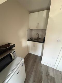 Studio to rent, Ashwood Road, Potters Bar