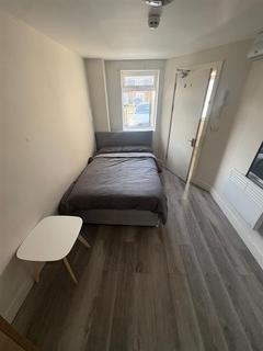 Studio to rent, Ashwood Road, Potters Bar