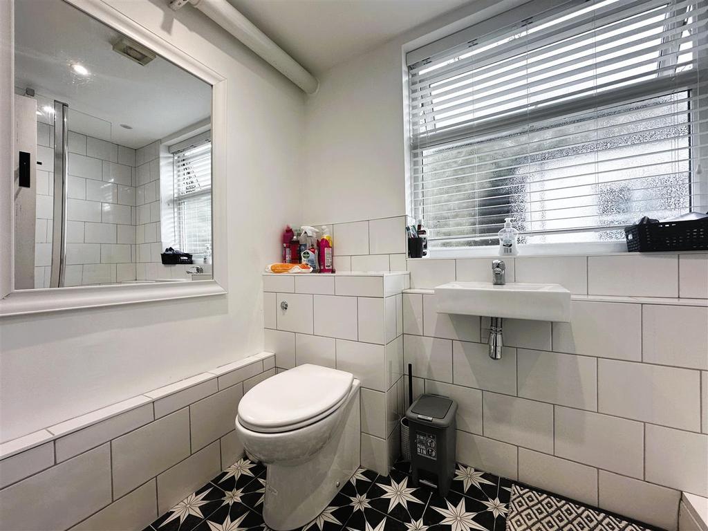 Shower Room I.jpg