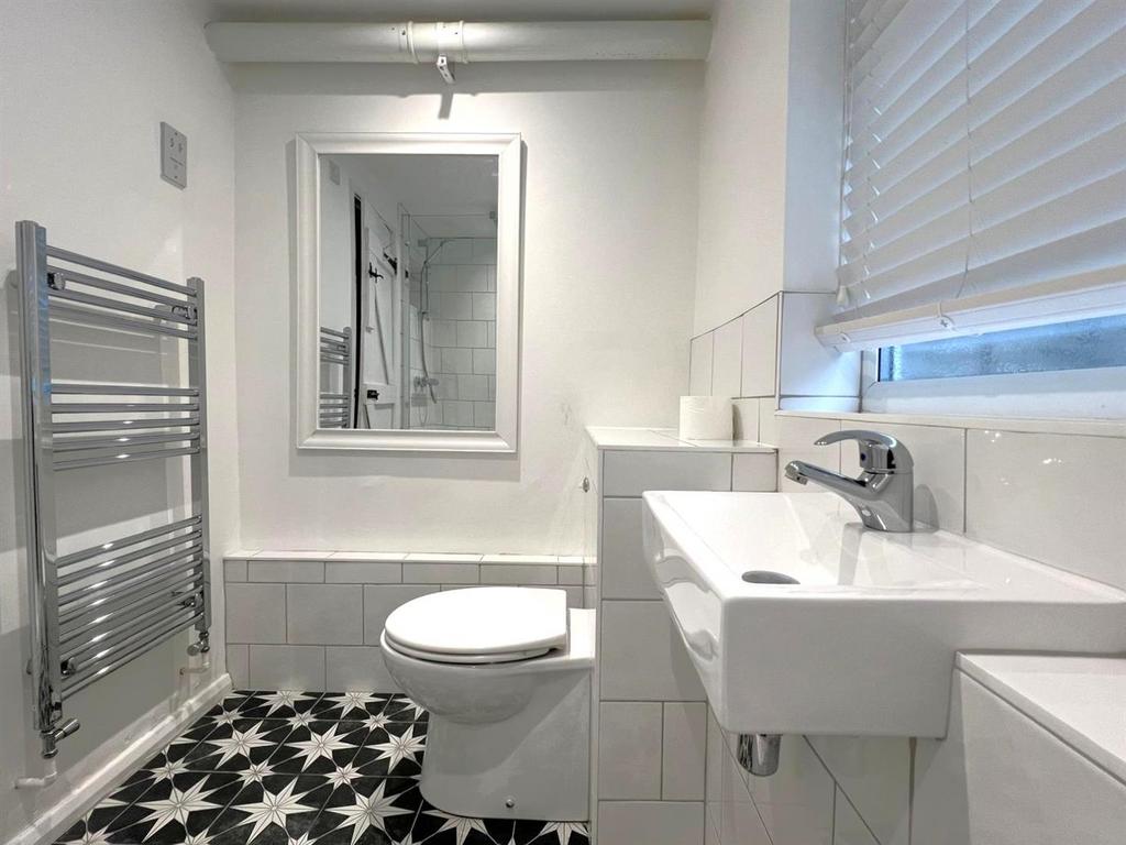 Main Bath.jpg