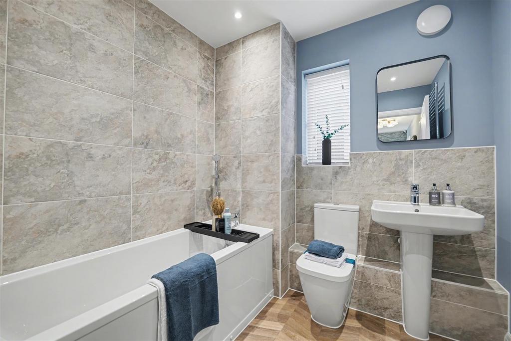Main Bathroom.jpeg