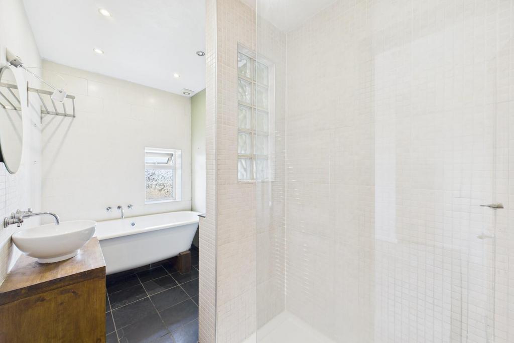 CAM04106 G0-PR0197-STILL024.jpg