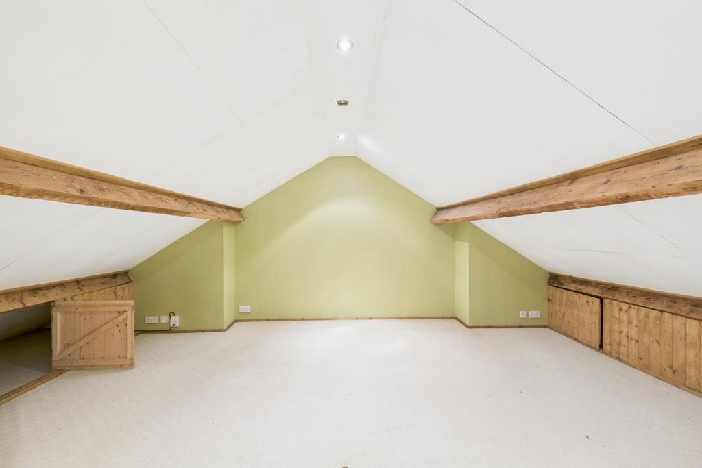 CAM04106 G0-PR0197-STILL028.jpg