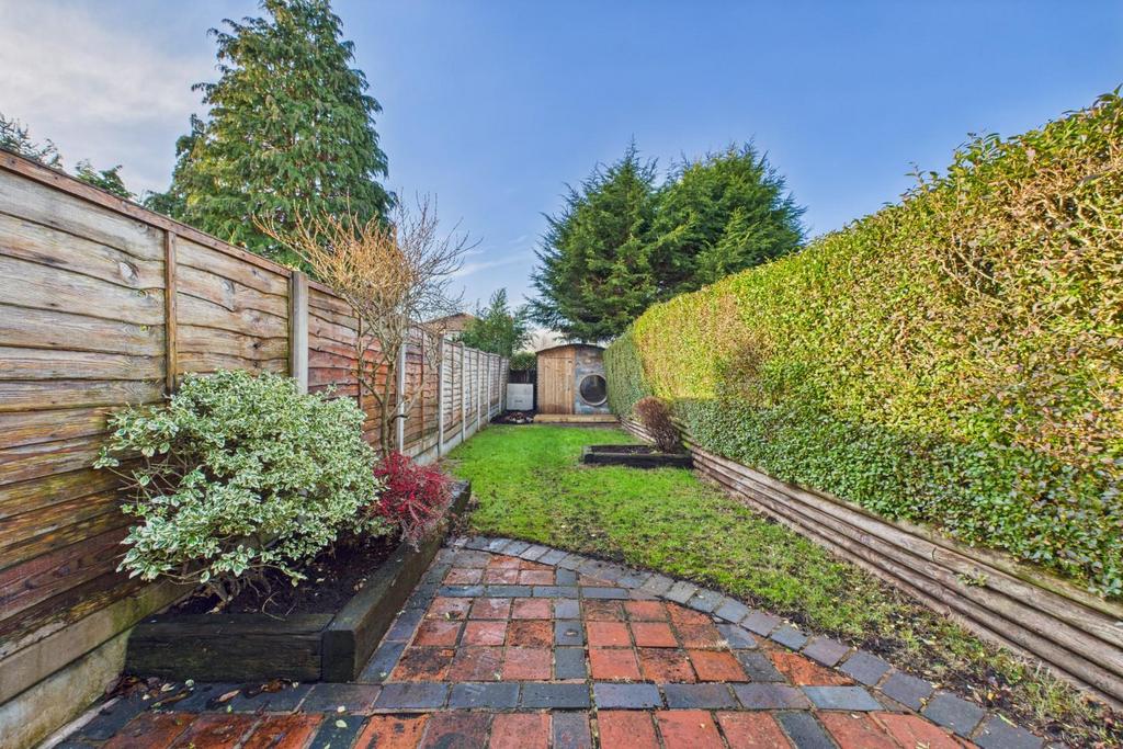 CAM04106 G0-PR0197-STILL037.jpg