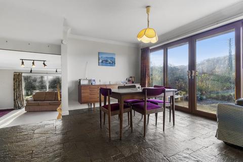 undefined, Worcester WR6