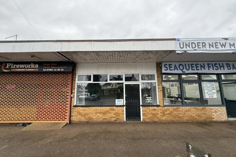 Retail property (high street) to rent - Central Avenue, Lutterworth, Leicestershire, LE17 4NY