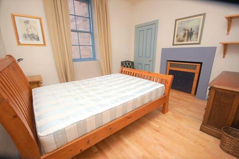 undefined, 0941L West Crosscauseway, Edinburgh, EH8 9JP