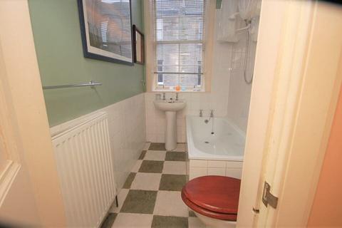 undefined, 0941L West Crosscauseway, Edinburgh, EH8 9JP