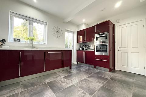 4 bedroom detached house for sale, Briers Close, Narborough LE19