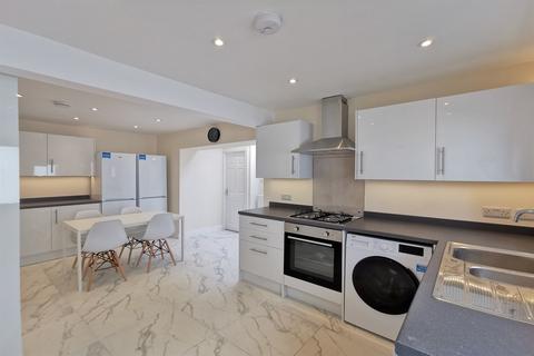 6 bedroom semi-detached house to rent, Salisbury Street, Beeston, NG9 2EQ