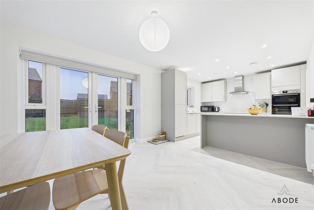 CAM03473 G0-PR0525-STILL029.jpg