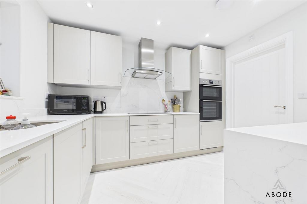 CAM03473 G0-PR0525-STILL024.jpg