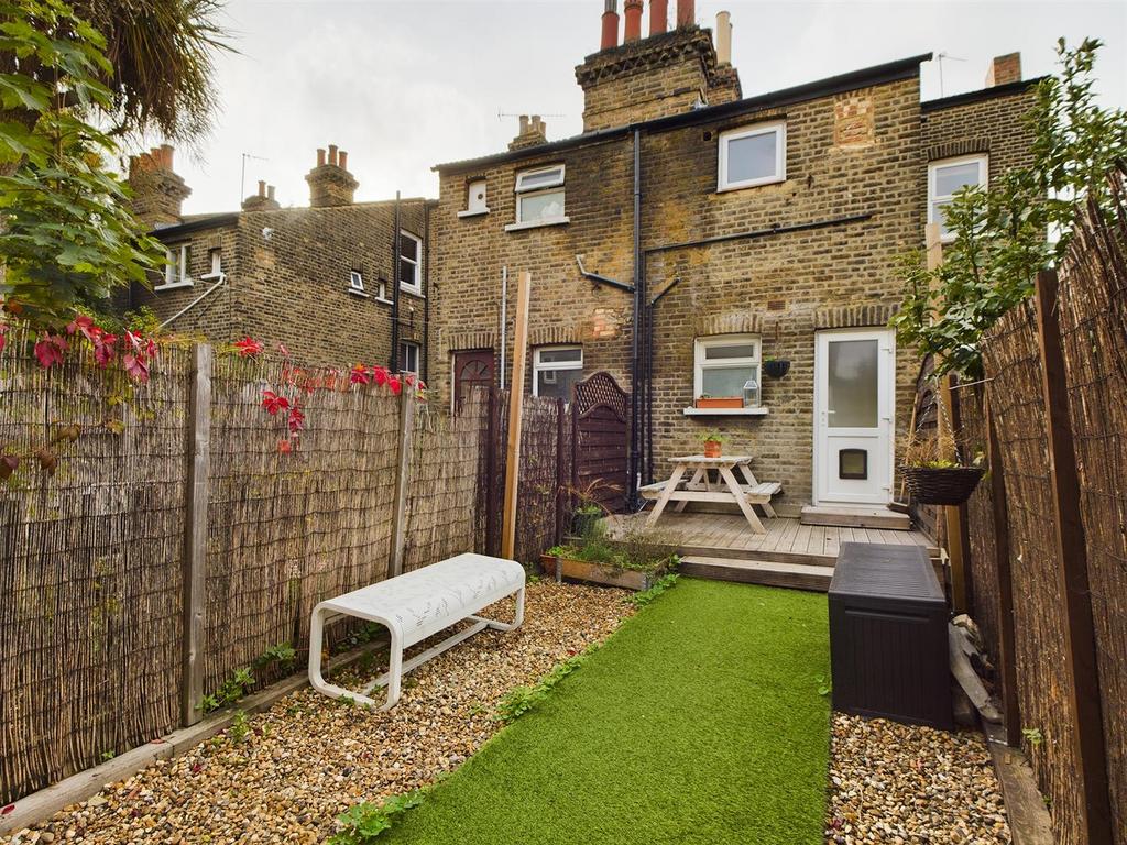 CAM01030 G0-PR0028-STILL001.jpg