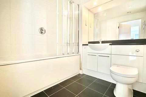 1 bedroom apartment for sale, Western Gateway, London E16