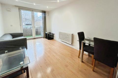 Pontes Avenue, Hounslow