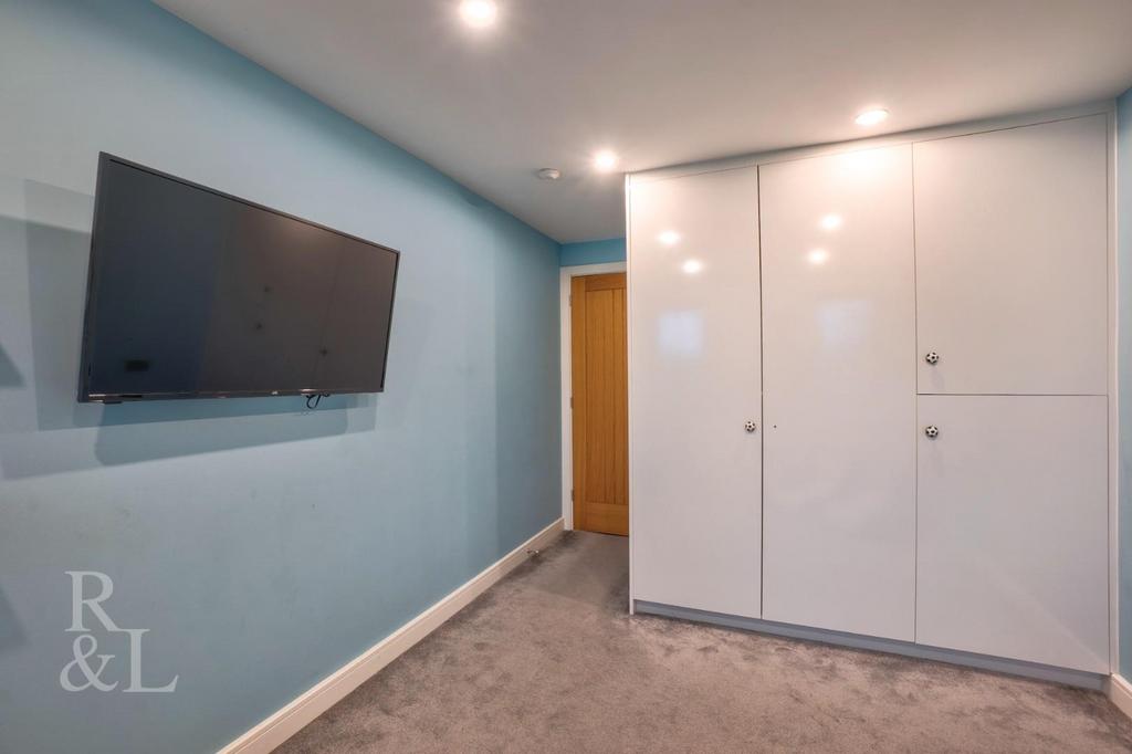 30 Carsington Crescent (2).jpg