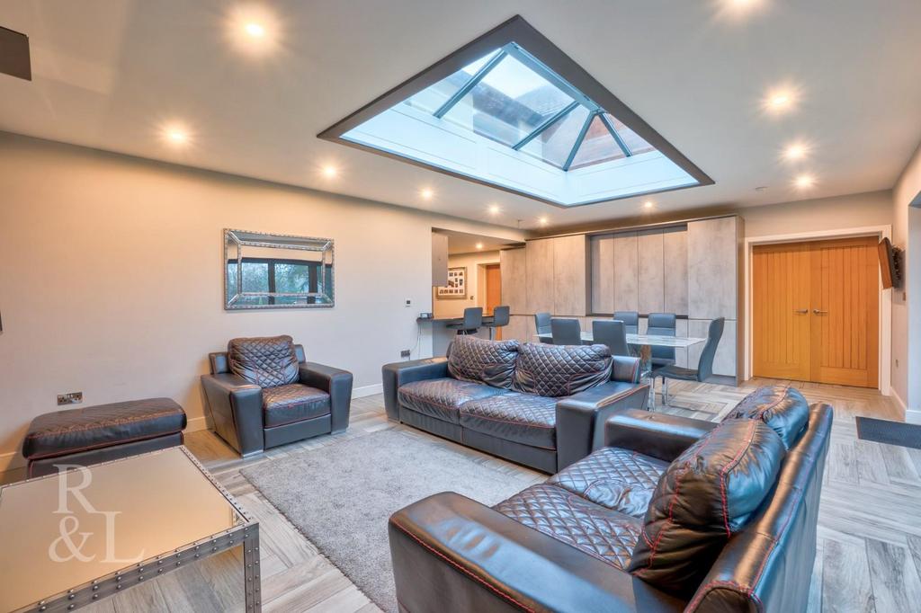 30 Carsington Crescent (15).jpg