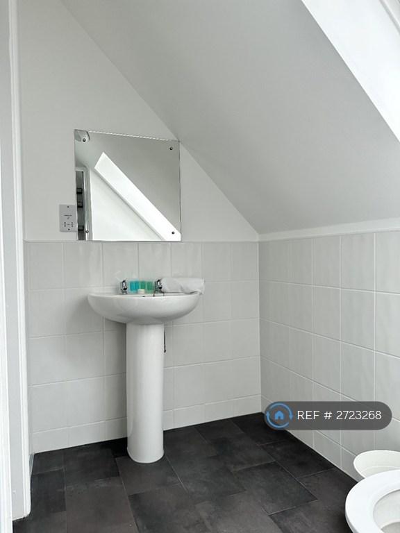 Master Bed En Suite