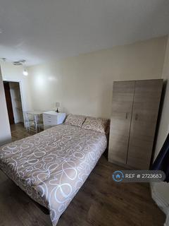 Studio to rent, Green Lanes, London, N8