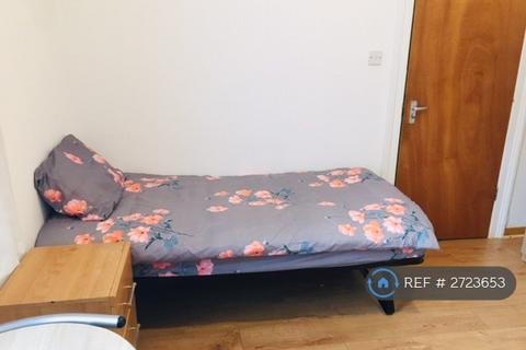 Studio to rent, Sutherland Road, London, N17