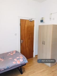 Studio to rent, Sutherland Road, London, N17