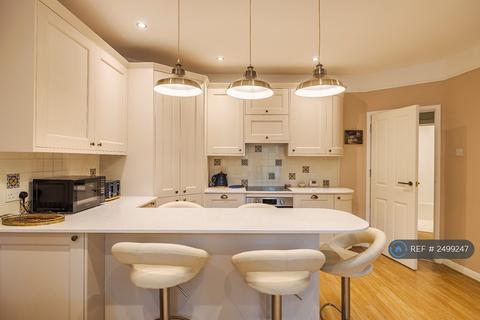 2 bedroom flat to rent, Upper Richmond Road, Putney, London, SW15